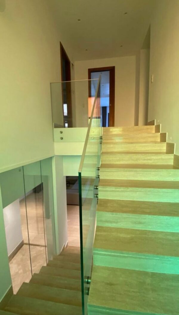 Quartier chic de la capitale Tunis, les Berges du Lac 2 comprennent des villas de luxe, des duplex, des appartements et d'autres belles locations disponibles via eric phare