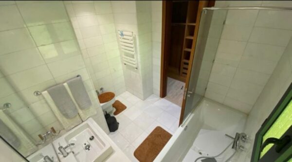 Quartier chic de la capitale Tunis, les Berges du Lac 2 comprennent des villas de luxe, des duplex, des appartements et d'autres belles locations disponibles via eric phare