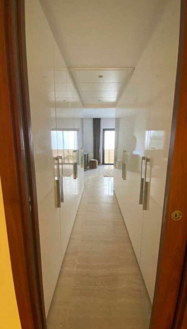 Quartier chic de la capitale Tunis, les Berges du Lac 2 comprennent des villas de luxe, des duplex, des appartements et d'autres belles locations disponibles via eric phare