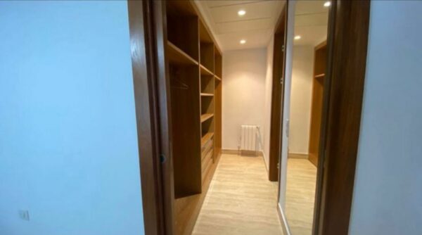 Quartier chic de la capitale Tunis, les Berges du Lac 2 comprennent des villas de luxe, des duplex, des appartements et d'autres belles locations disponibles via eric phare