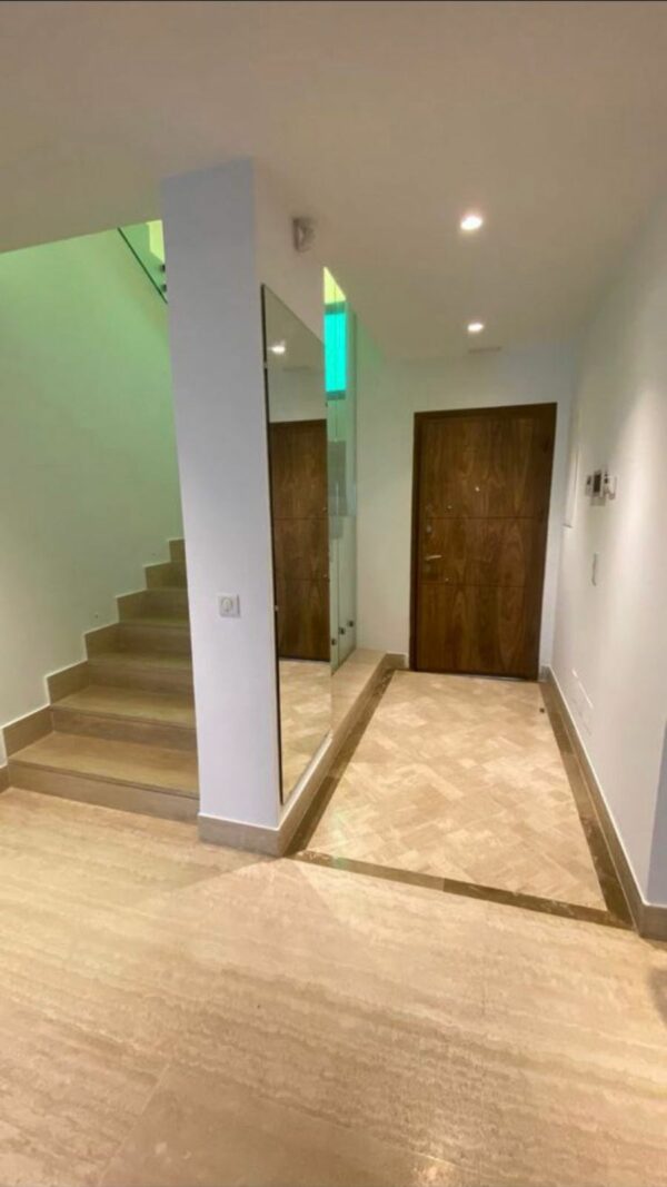 Quartier chic de la capitale Tunis, les Berges du Lac 2 comprennent des villas de luxe, des duplex, des appartements et d'autres belles locations disponibles via eric phare