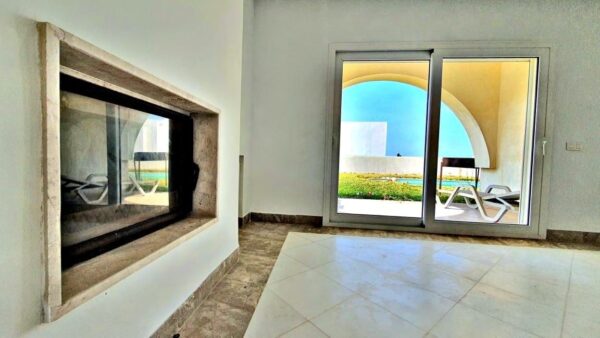 Villa de luxe de luxe à vendre sur la Marina Gammarth, elle se situe face au port de plaisance et profite d'un cadre prestigieux gardé et sécurisé