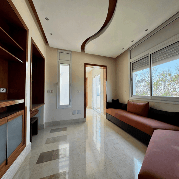 Investir dans l'achat d'une belle villa sur Gammarth Supérieur, c'est opter pour la combinaison parfaite entre une localisation stratégique, une accessibilité optimale et un cadre de vie luxueux proche du bord de mer.