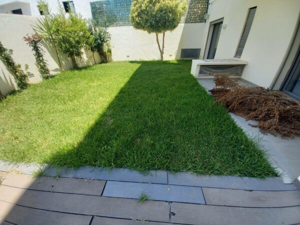 A louer rez de chaussée de villa type umelée meublée 3 chambres avec jardin terrasse piscine sur Gammarth zone touristique
