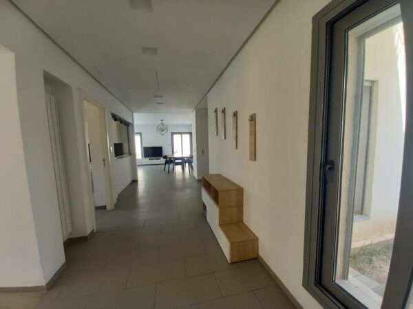 A louer rez de chaussée de villa type umelée meublée 3 chambres avec jardin terrasse piscine sur Gammarth zone touristique