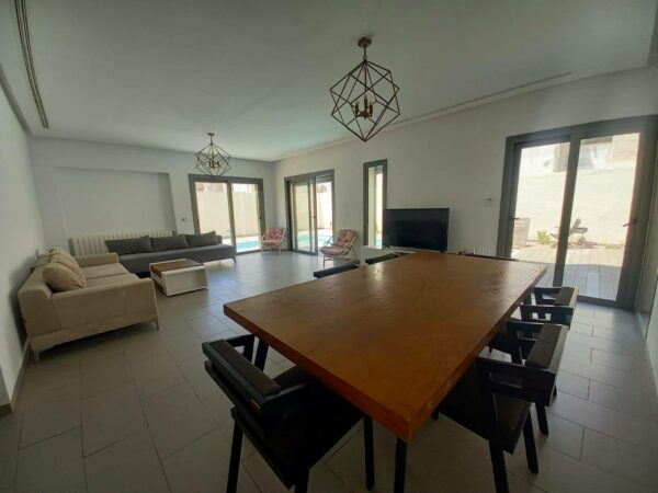 A louer rez de chaussée de villa type umelée meublée 3 chambres avec jardin terrasse piscine sur Gammarth zone touristique