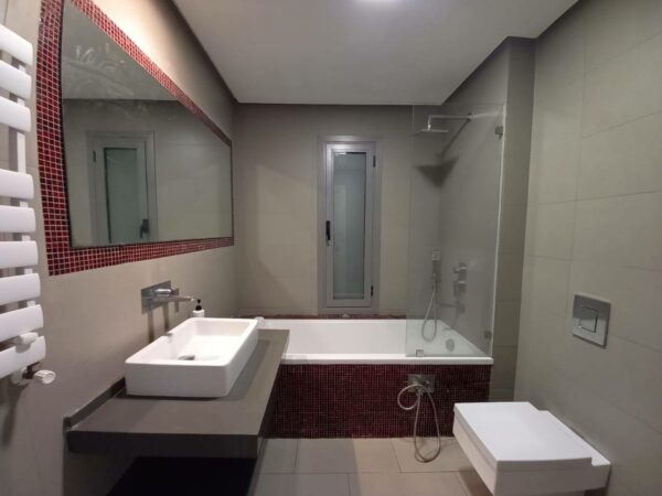 A louer rez de chaussée de villa type umelée meublée 3 chambres avec jardin terrasse piscine sur Gammarth zone touristique