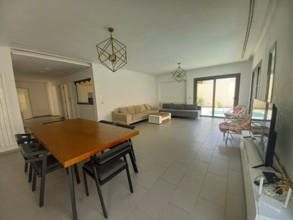 A louer rez de chaussée de villa type umelée meublée 3 chambres avec jardin terrasse piscine sur Gammarth zone touristique