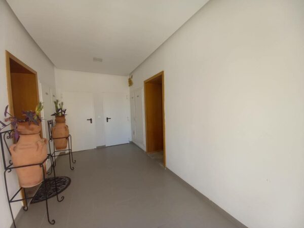 A louer rez de chaussée de villa type umelée meublée 3 chambres avec jardin terrasse piscine sur Gammarth zone touristique