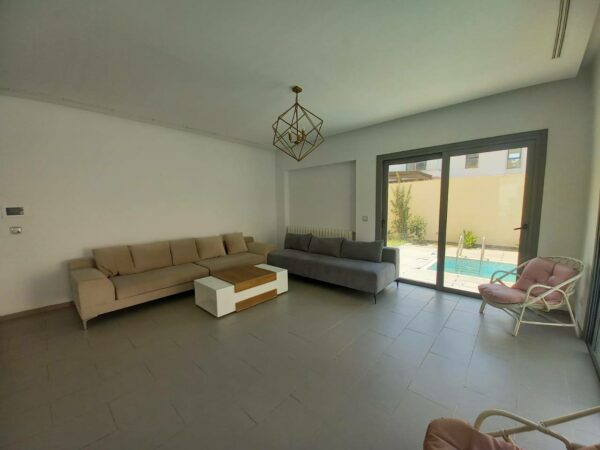 A louer rez de chaussée de villa type umelée meublée 3 chambres avec jardin terrasse piscine sur Gammarth zone touristique