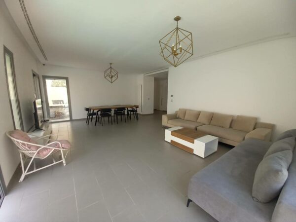 A louer rez de chaussée de villa type umelée meublée 3 chambres avec jardin terrasse piscine sur Gammarth zone touristique