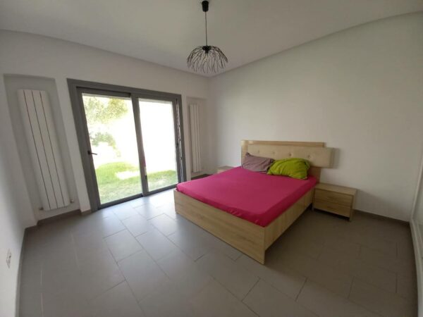 A louer rez de chaussée de villa type umelée meublée 3 chambres avec jardin terrasse piscine sur Gammarth zone touristique