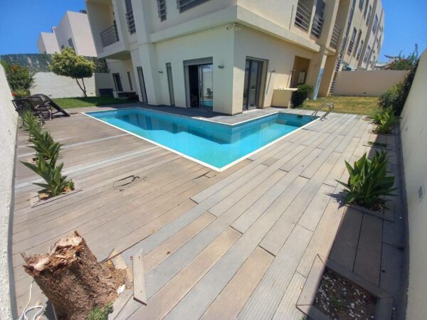 A louer rez de chaussée de villa type umelée meublée 3 chambres avec jardin terrasse piscine sur Gammarth zone touristique