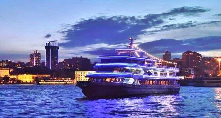 Investir dans un bateau passagers restaurant animation est un investissement dans un actif tangible et polyvalent qui, bien positionné sur un marché touristique et événementiel dynamique, offre un fort potentiel de flux de revenus et d'excellentes perspectives de rentabilité à long terme.