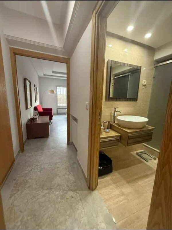 A vendre rez de chaussée 3 chambres jardin et parking aux Jardins de Carthage