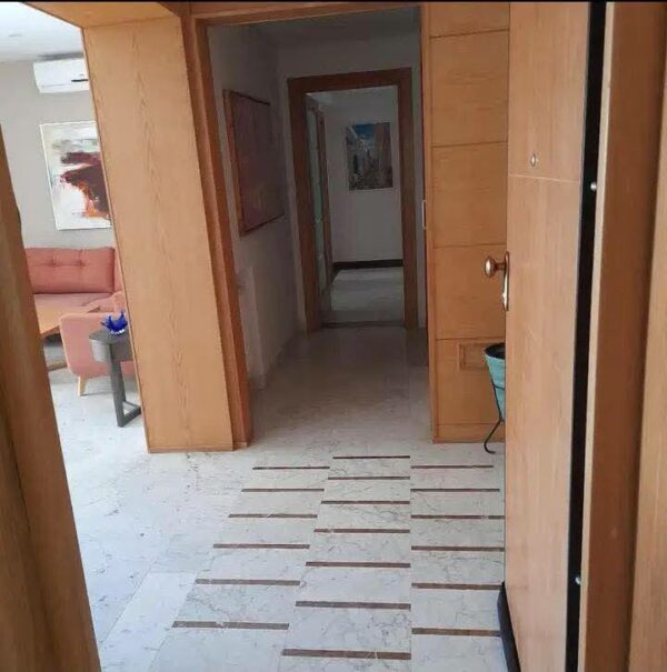 A vendre rez de chaussée 3 chambres jardin et parking aux Jardins de Carthage