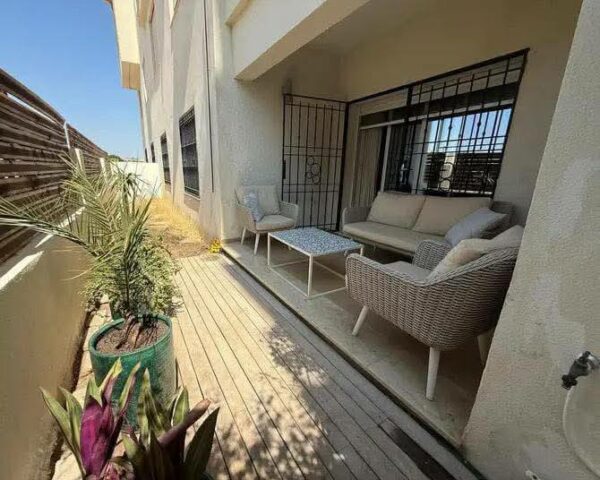 A vendre rez de chaussée 3 chambres jardin et parking aux Jardins de Carthage