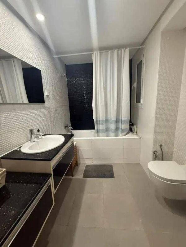 A vendre rez de chaussée 3 chambres jardin et parking aux Jardins de Carthage