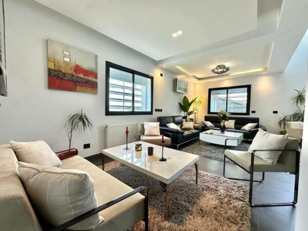 Marsa Les Pins superbe loft meublé avcec belle terrasse aménagée à louer