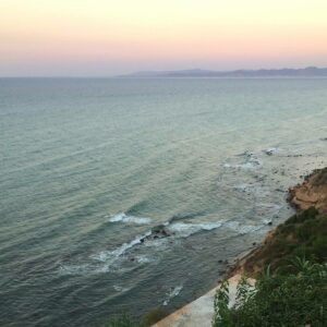 A louer une habitation unique et neuve type rez de chaussée de villa haut standing 2 suites avec une vue mer fabuleuse sur la falaise de Marsa Corniche