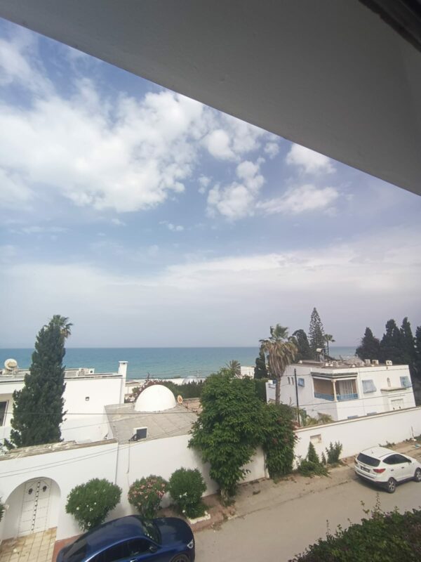 A louer sur Marsa Cube superbe demeure avec villa haut standing belle vue mer jardin grande terrasse piscine balcons garage