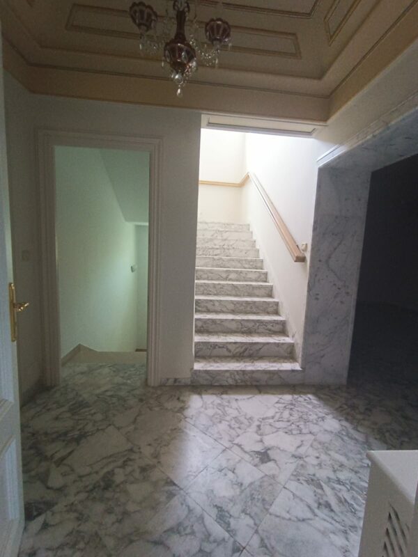 A louer sur Marsa Cube superbe demeure avec villa haut standing belle vue mer jardin grande terrasse piscine balcons garage