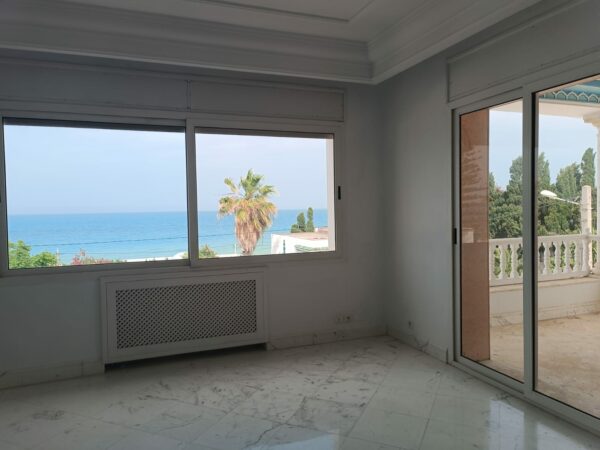 A louer sur Marsa Cube superbe demeure avec villa haut standing belle vue mer jardin grande terrasse piscine balcons garage