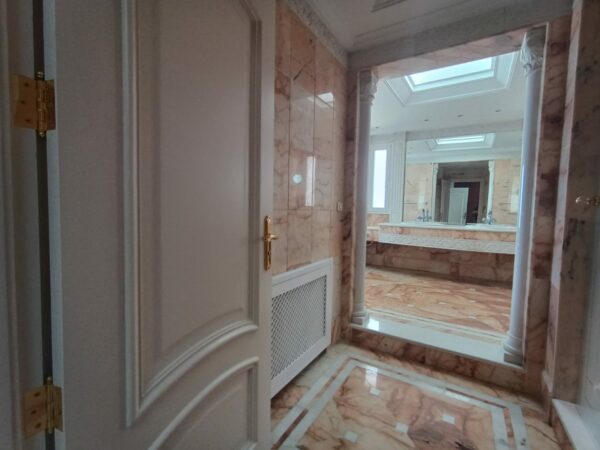 A louer sur Marsa Cube superbe demeure avec villa haut standing belle vue mer jardin grande terrasse piscine balcons garage