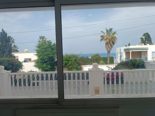 A louer sur Marsa Cube superbe demeure avec villa haut standing belle vue mer jardin grande terrasse piscine balcons garage