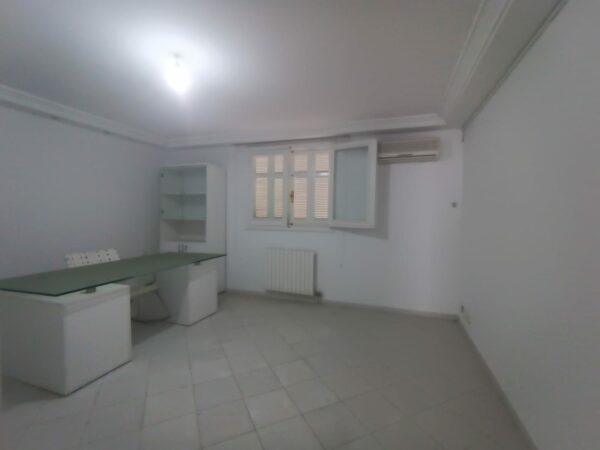 A louer sur Marsa Cube superbe demeure avec villa haut standing belle vue mer jardin grande terrasse piscine balcons garage