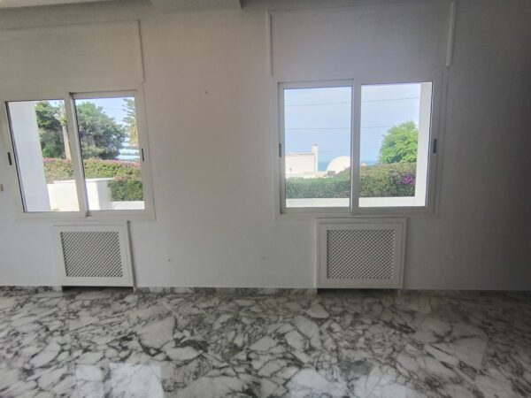 A louer sur Marsa Cube superbe demeure avec villa haut standing belle vue mer jardin grande terrasse piscine balcons garage