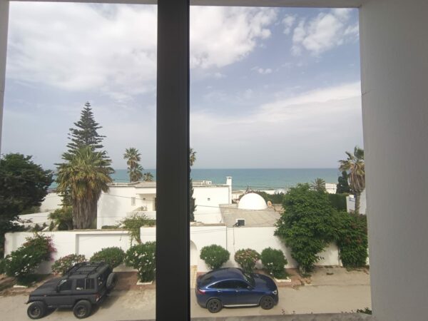 A louer sur Marsa Cube superbe demeure avec villa haut standing belle vue mer jardin grande terrasse piscine balcons garage