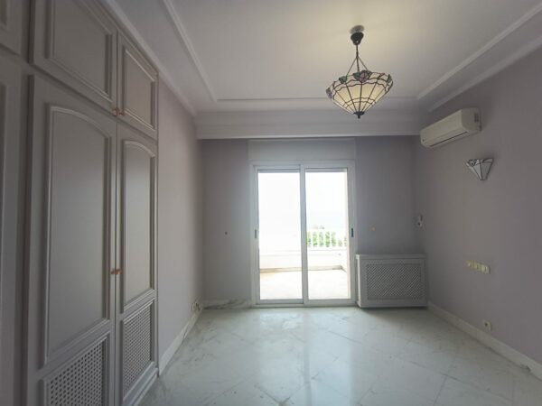 A louer sur Marsa Cube superbe demeure avec villa haut standing belle vue mer jardin grande terrasse piscine balcons garage