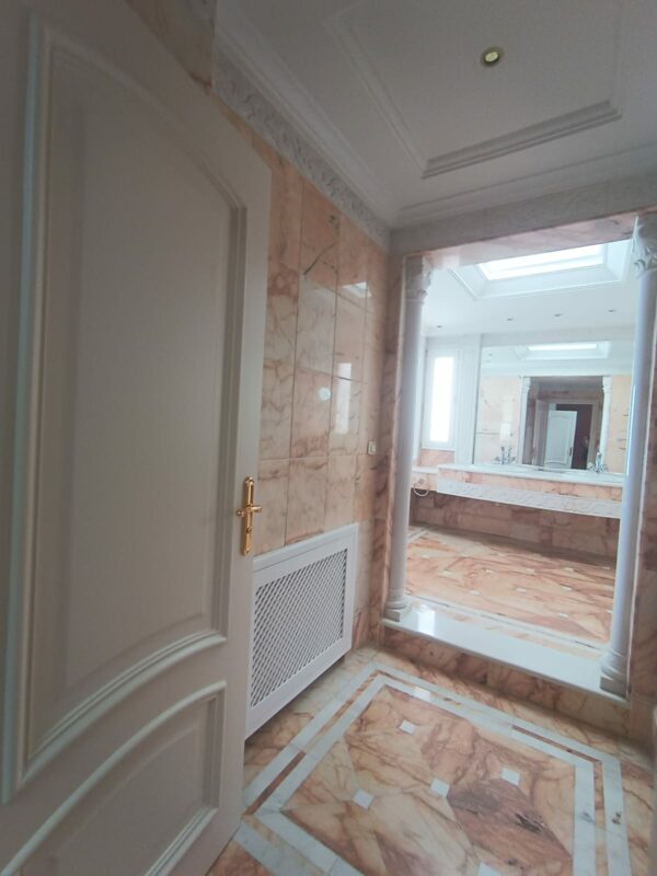 A louer sur Marsa Cube superbe demeure avec villa haut standing belle vue mer jardin grande terrasse piscine balcons garage