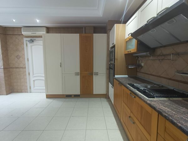 A louer sur Marsa Cube superbe demeure avec villa haut standing belle vue mer jardin grande terrasse piscine balcons garage