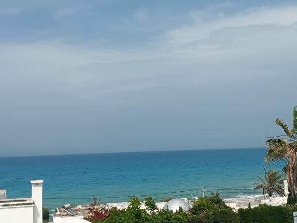 A louer sur Marsa Cube superbe demeure avec villa haut standing belle vue mer jardin grande terrasse piscine balcons garage