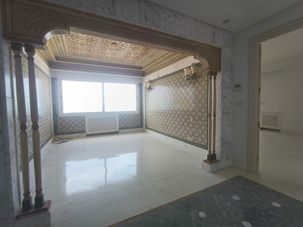 A louer sur Marsa Cube superbe demeure avec villa haut standing belle vue mer jardin grande terrasse piscine balcons garage