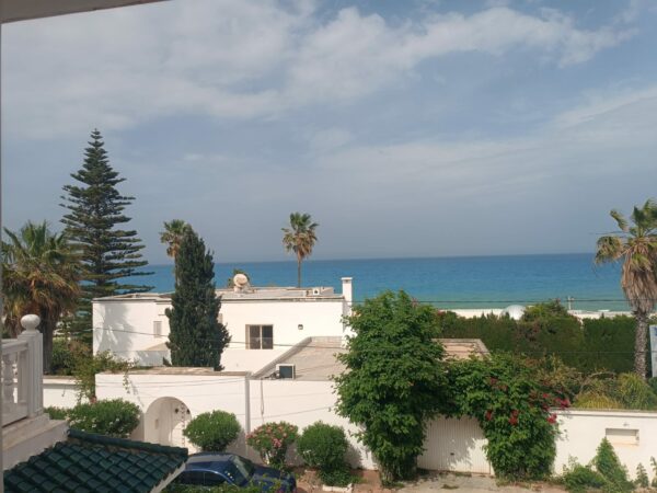 A louer sur Marsa Cube superbe demeure avec villa haut standing belle vue mer jardin grande terrasse piscine balcons garage