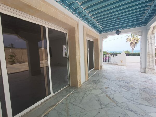 A louer sur Marsa Cube superbe demeure avec villa haut standing belle vue mer jardin grande terrasse piscine balcons garage