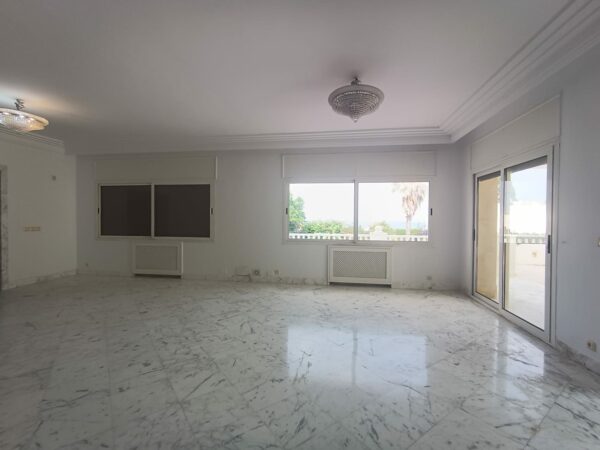 A louer sur Marsa Cube superbe demeure avec villa haut standing belle vue mer jardin grande terrasse piscine balcons garage