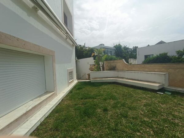 A louer sur Marsa Cube superbe demeure avec villa haut standing belle vue mer jardin grande terrasse piscine balcons garage