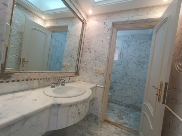 A louer sur Marsa Cube superbe demeure avec villa haut standing belle vue mer jardin grande terrasse piscine balcons garage