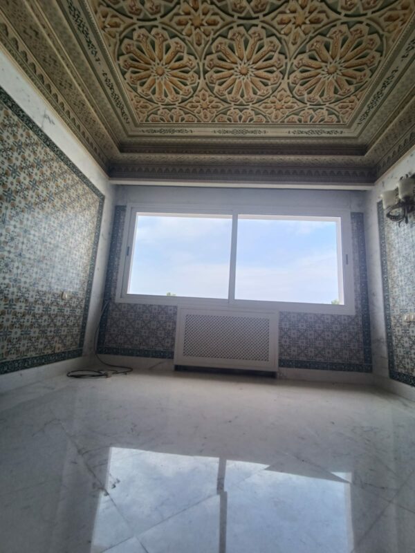 A louer sur Marsa Cube superbe demeure avec villa haut standing belle vue mer jardin grande terrasse piscine balcons garage