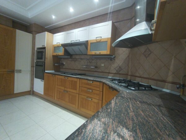 A louer sur Marsa Cube superbe demeure avec villa haut standing belle vue mer jardin grande terrasse piscine balcons garage