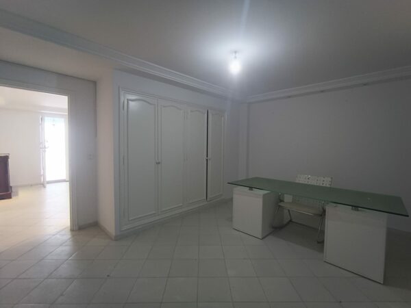 A louer sur Marsa Cube superbe demeure avec villa haut standing belle vue mer jardin grande terrasse piscine balcons garage