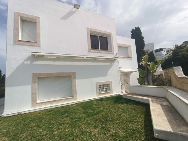 A louer sur Marsa Cube superbe demeure avec villa haut standing belle vue mer jardin grande terrasse piscine balcons garage