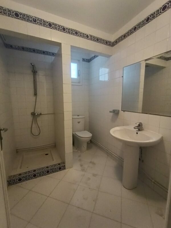 A louer sur Marsa Cube superbe demeure avec villa haut standing belle vue mer jardin grande terrasse piscine balcons garage