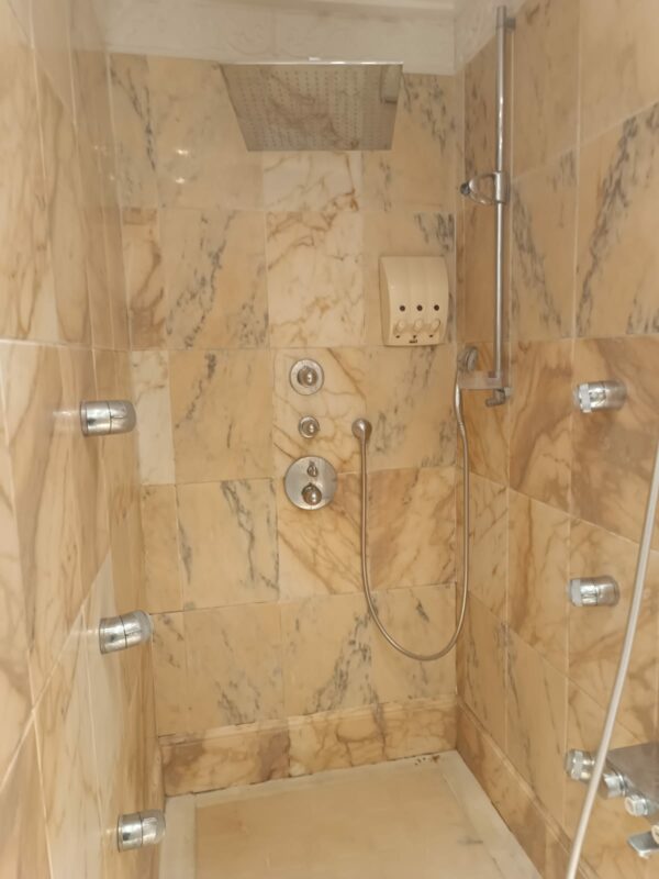 A louer sur Marsa Cube superbe demeure avec villa haut standing belle vue mer jardin grande terrasse piscine balcons garage