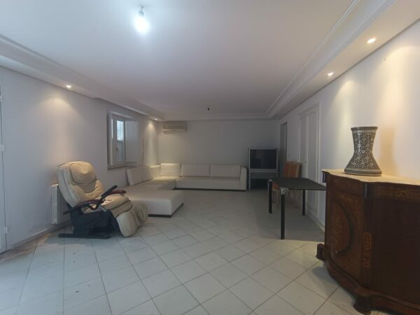 A louer sur Marsa Cube superbe demeure avec villa haut standing belle vue mer jardin grande terrasse piscine balcons garage