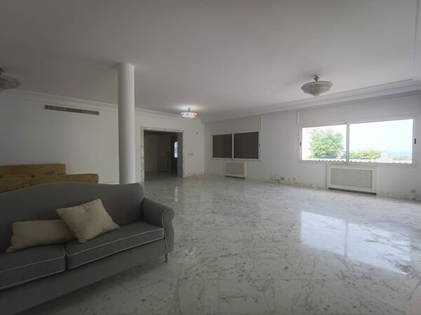 A louer sur Marsa Cube superbe demeure avec villa haut standing belle vue mer jardin grande terrasse piscine balcons garage